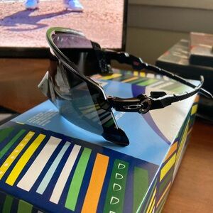 Oakley kato Sunglasses Black Frame prizm black lenses-read!